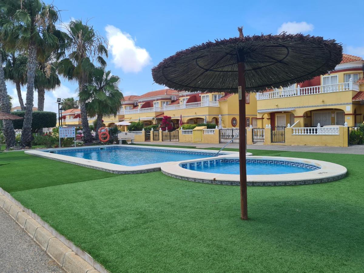 2 Bedroom Property In Closed Urbanisation Τορεβιέχα Εξωτερικό φωτογραφία