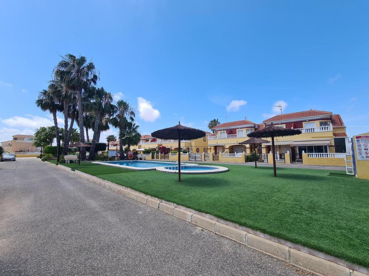 2 Bedroom Property In Closed Urbanisation Τορεβιέχα Εξωτερικό φωτογραφία